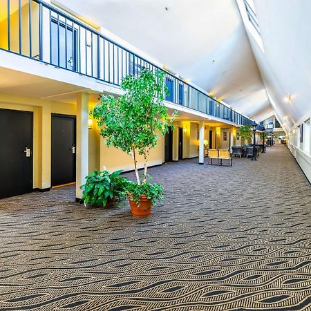 Quality Inn & Suites Garden Of The Gulf Summerside Exterior photo