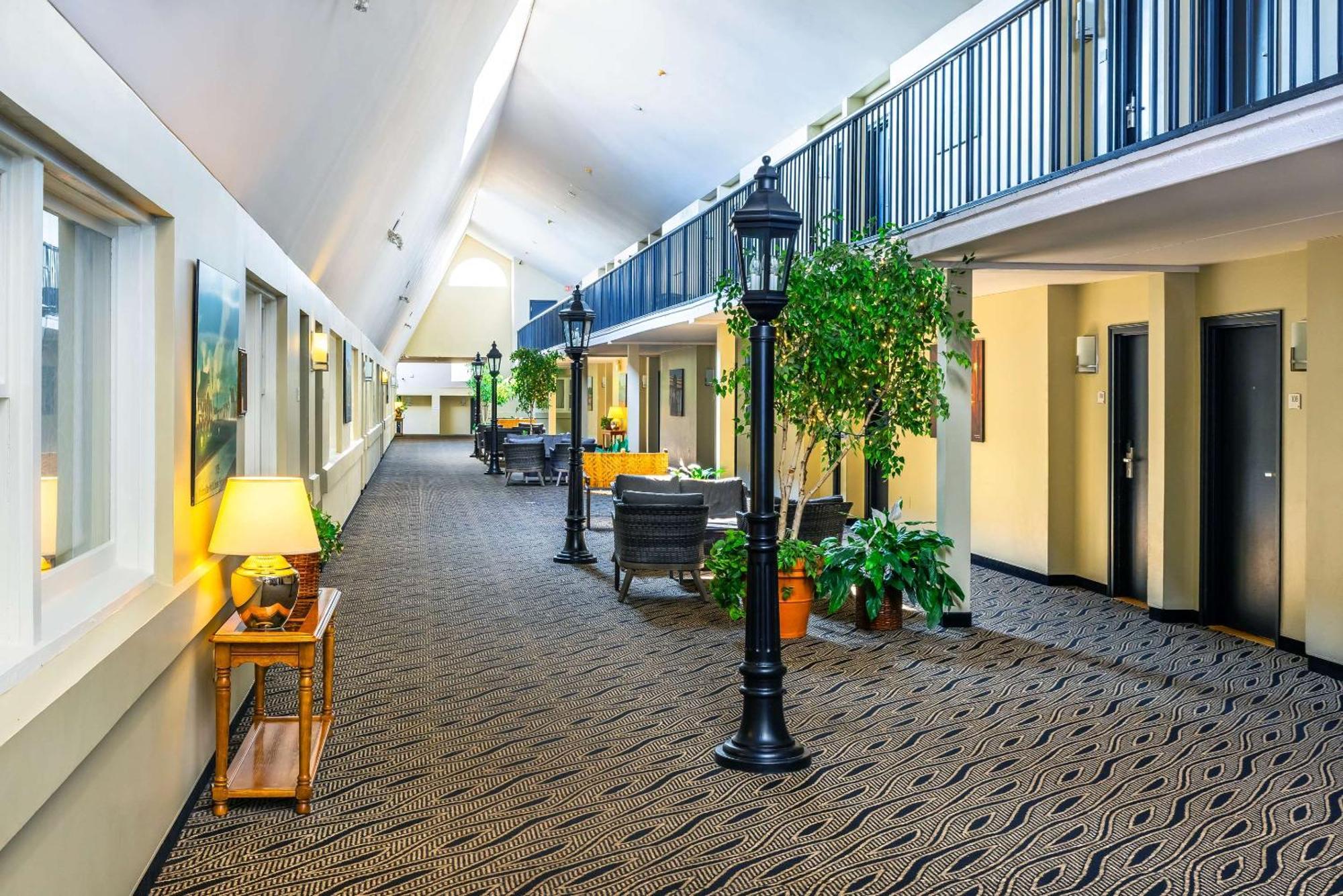 Quality Inn & Suites Garden Of The Gulf Summerside Exterior photo