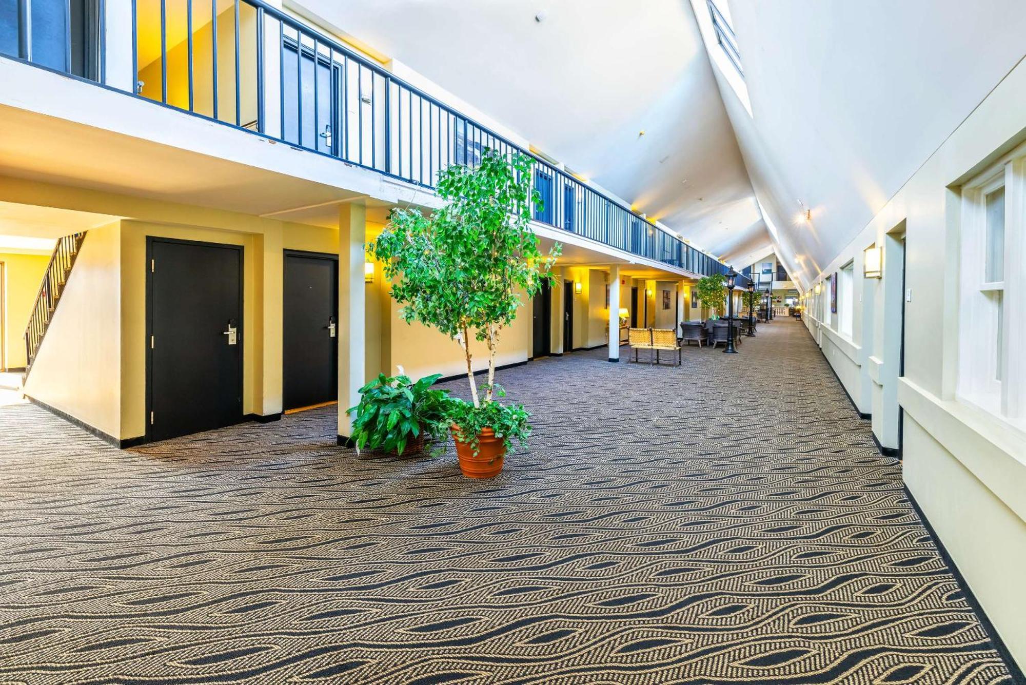 Quality Inn & Suites Garden Of The Gulf Summerside Exterior photo