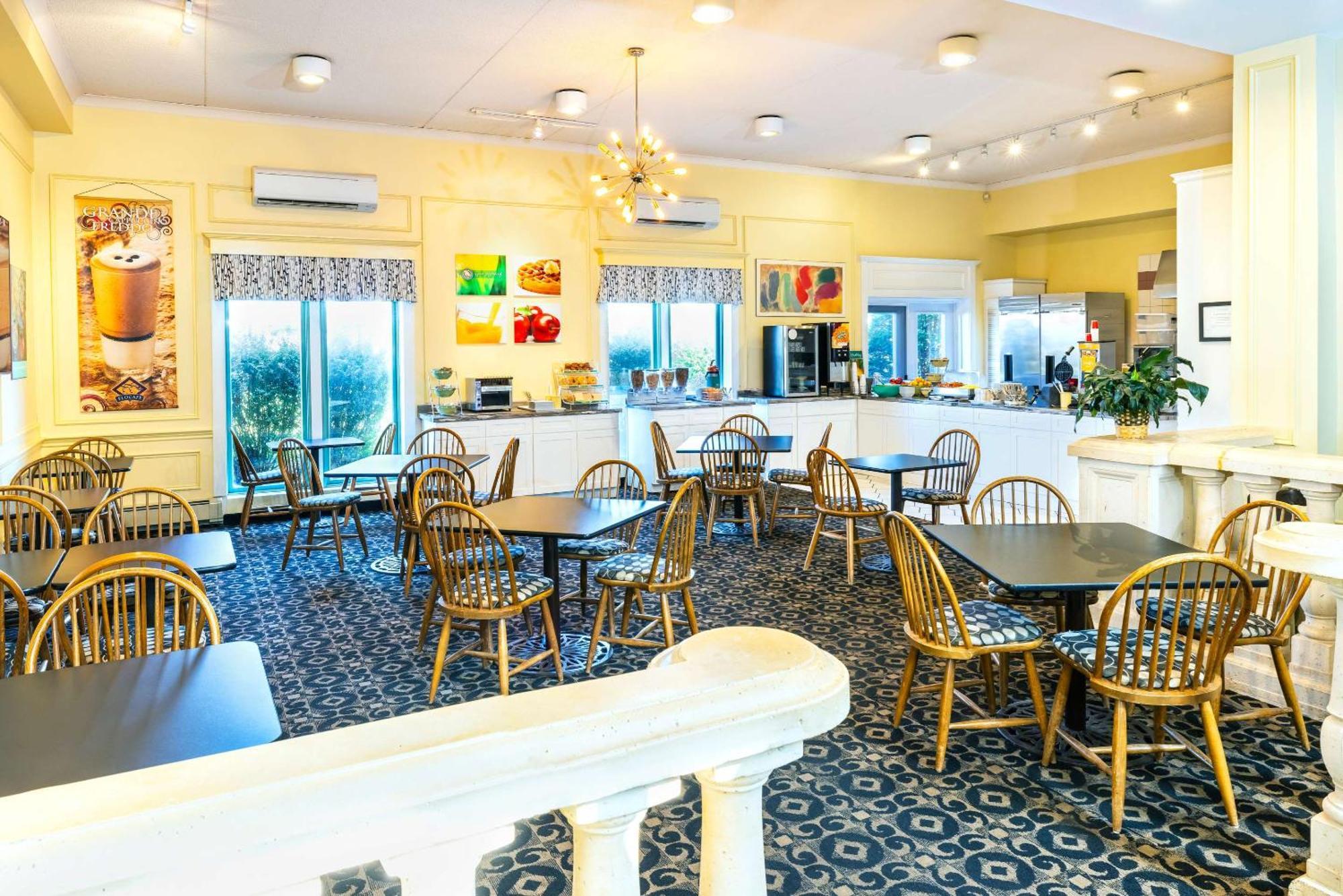 Quality Inn & Suites Garden Of The Gulf Summerside Exterior photo