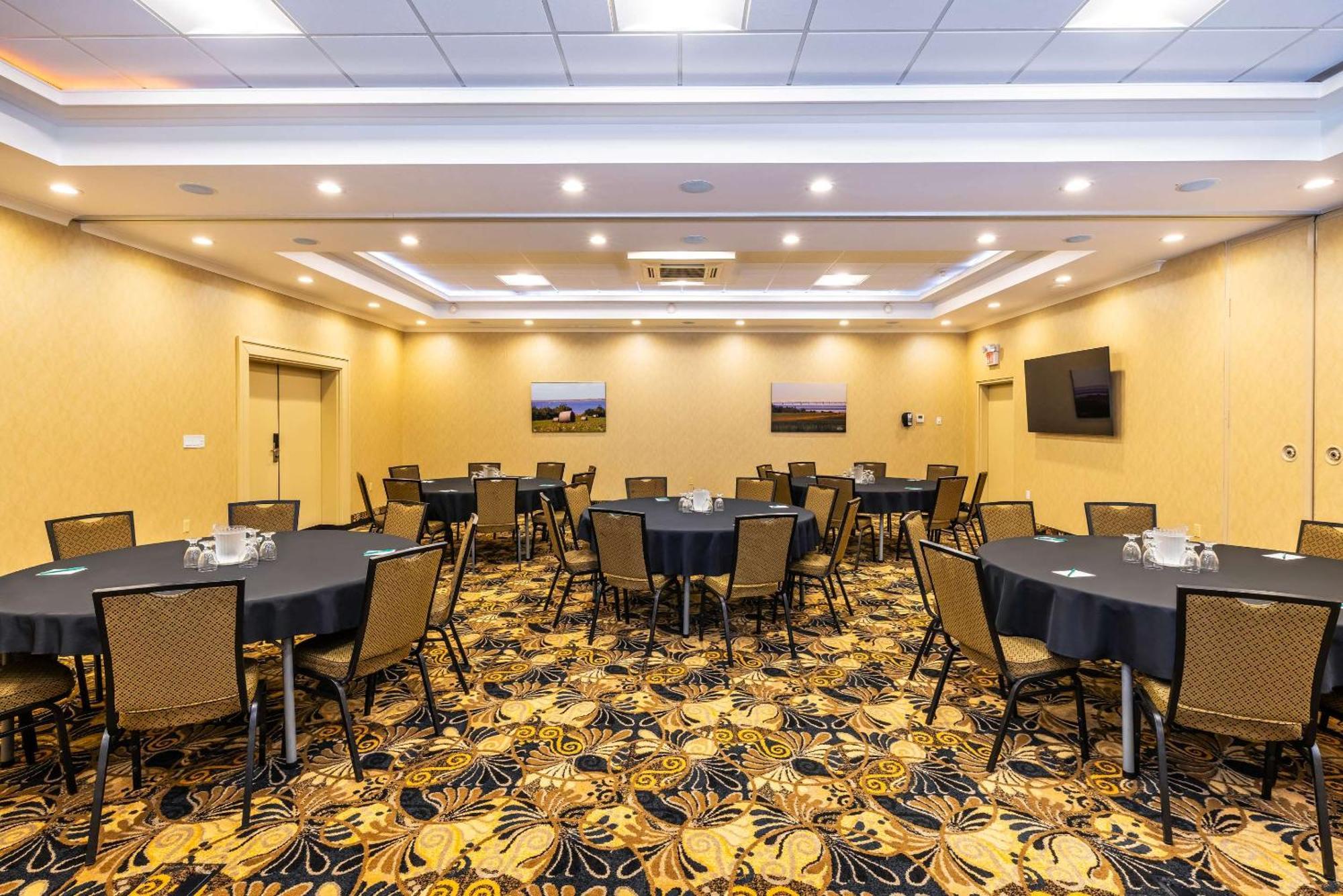 Quality Inn & Suites Garden Of The Gulf Summerside Exterior photo