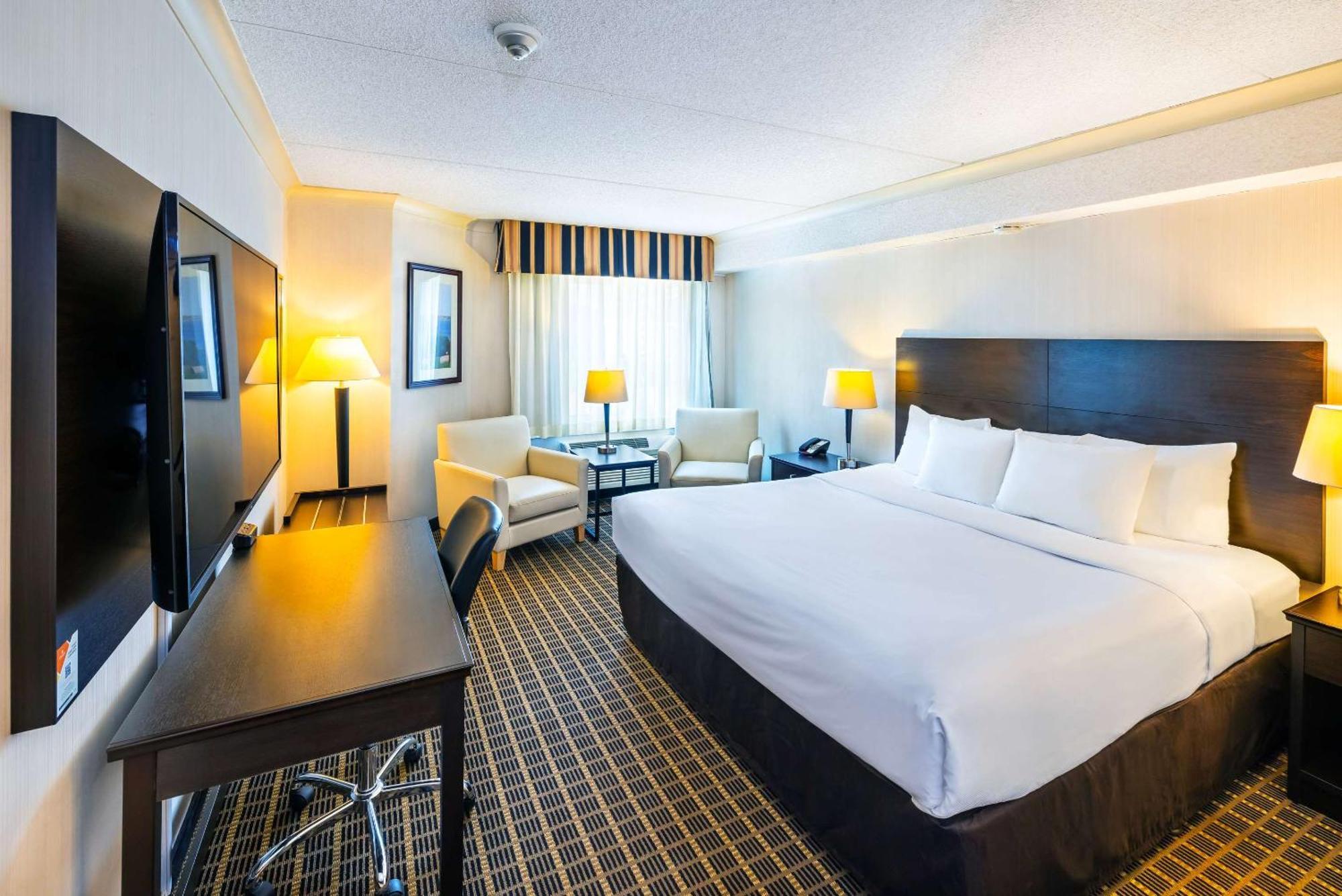 Quality Inn & Suites Garden Of The Gulf Summerside Exterior photo